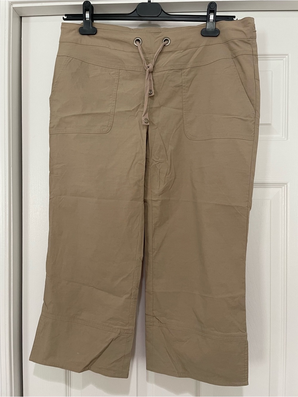 Women’s Beige Drawstring Cotton Blend Capri Pants